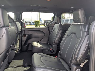 2026 Chrysler Pacifica — photo 14 view