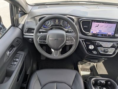 2026 Chrysler Pacifica — photo 16 view