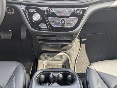 2026 Chrysler Pacifica — photo 19 view