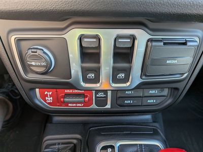 2026 Jeep Wrangler - Photo 23