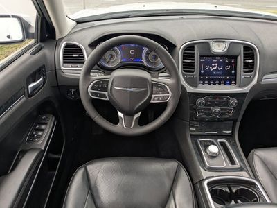 2023 Chrysler 300 - Photo 12