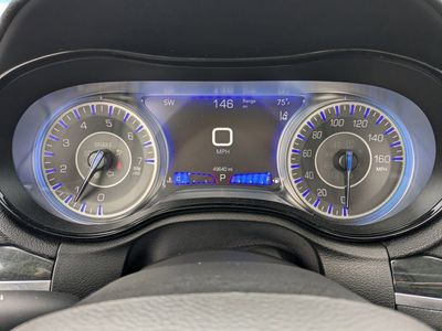 2023 Chrysler 300 - Photo 23
