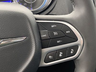 2023 Chrysler 300 - Photo 21