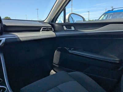 2023 Kia K5 - Photo 14