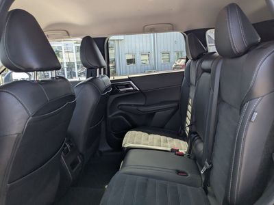 2024 Mitsubishi Outlander - Photo 14