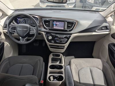 2023 Chrysler Voyager - Photo 14