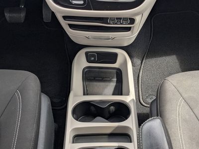 2023 Chrysler Voyager - Photo 17