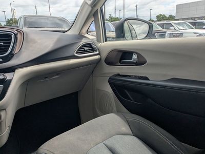 2023 Chrysler Voyager - Photo 18