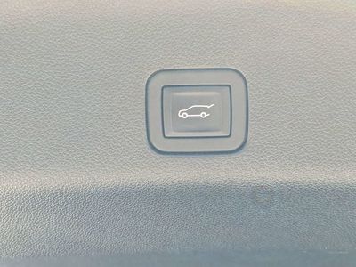 2025 Chevrolet Tahoe - Photo 12