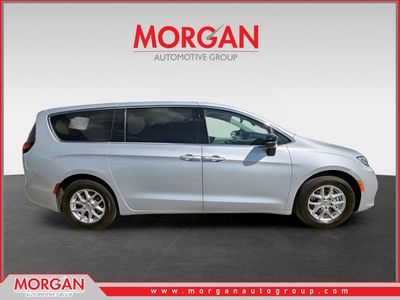 2024 Chrysler Pacifica - Photo 2