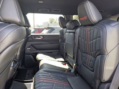 2025 Nissan Armada - Photo 13