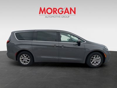 2023 Chrysler Pacifica - Photo 3