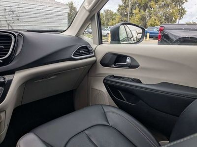 2023 Chrysler Pacifica - Photo 18