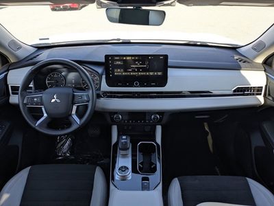 2025 Mitsubishi Outlander - Photo 14