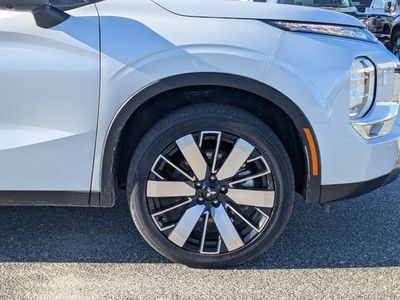 2025 Mitsubishi Outlander - Photo 10