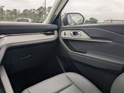 2026 Ford Explorer — photo 17 view