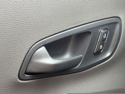 2025 Ford Transit-350 - Photo 19