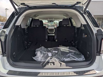2026 Ford Explorer — photo 12 view