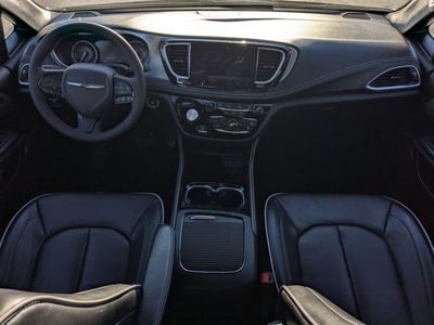 2025 Chrysler Pacifica - Photo 13