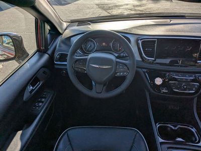 2025 Chrysler Pacifica - Photo 14