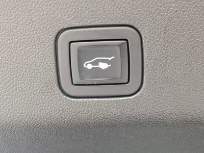 2021 Chevrolet Suburban - Photo 13