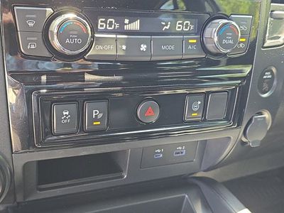 2022 Nissan Titan - Photo 25
