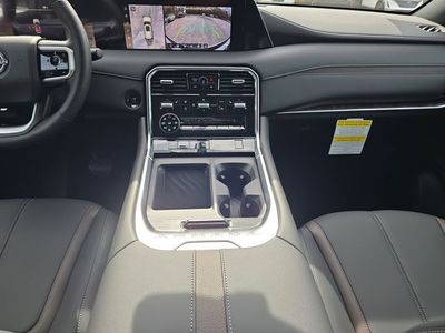 2026 Nissan Armada - Photo 17