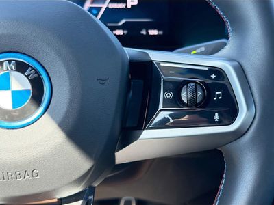 2025 BMW i5 - Photo 37