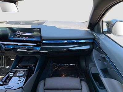 2025 BMW i5 - Photo 17
