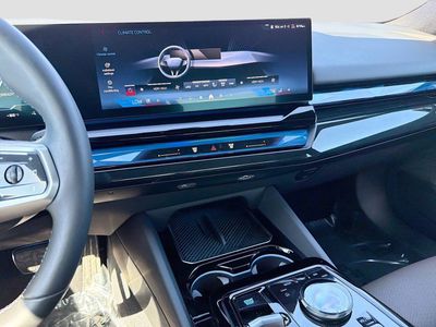 2025 BMW i5 - Photo 26