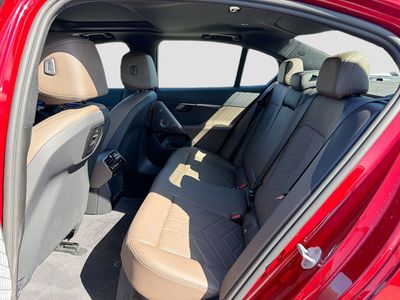2025 BMW i5 - Photo 19
