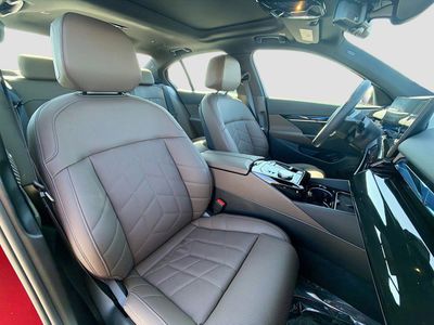 2025 BMW i5 - Photo 14