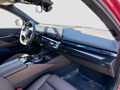 2025 BMW i5 - Photo 13