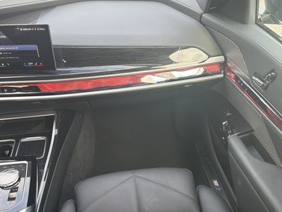 2025 BMW 7 Series - Photo 14