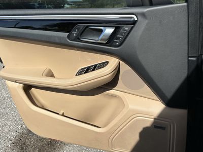 2021 Porsche Macan - Photo 25