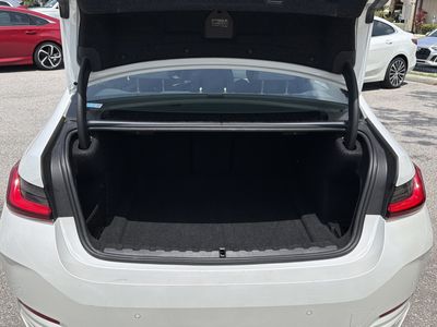 2025 BMW 3 Series - Photo 9
