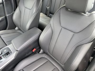 2025 BMW 3 Series - Photo 21