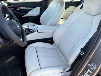 2026 BMW i5 - Photo 22