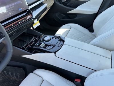 2026 BMW i5 - Photo 24