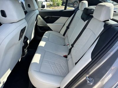 2026 BMW i5 - Photo 20