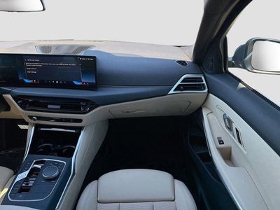2025 BMW 3 Series - Photo 18