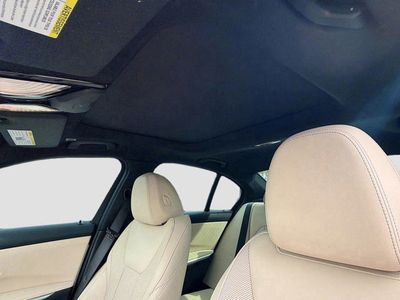 2025 BMW 3 Series - Photo 27