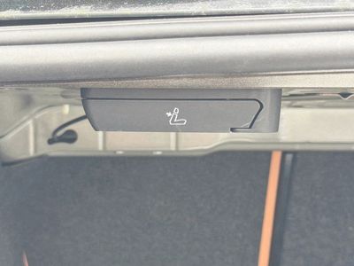 2025 BMW 3 Series - Photo 11