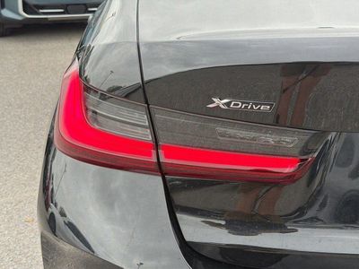 2025 BMW 3 Series - Photo 9