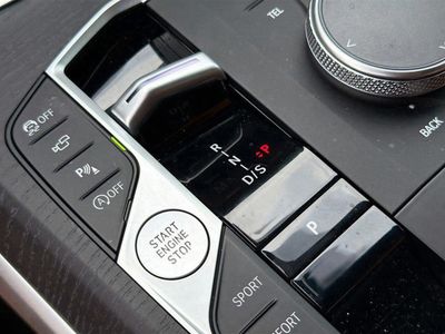 2025 BMW 3 Series - Photo 29