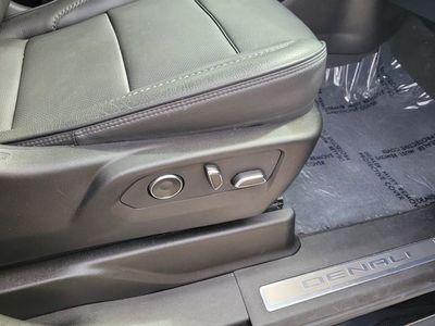 2023 GMC Yukon - Photo 36