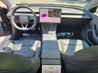 2025 Tesla Model 3 - Photo 25