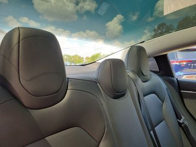 2025 Tesla Model 3 - Photo 29