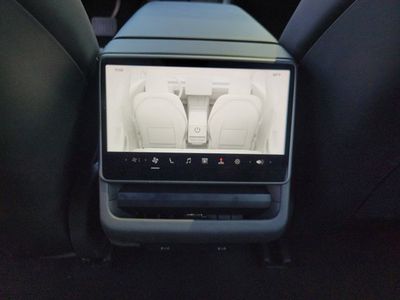 2025 Tesla Model 3 - Photo 24