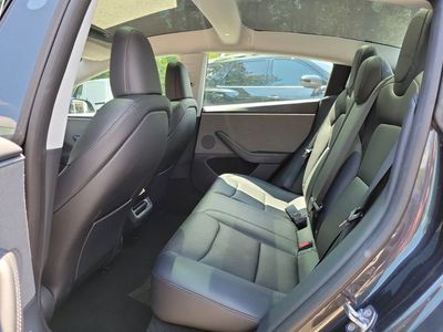 2025 Tesla Model 3 - Photo 22